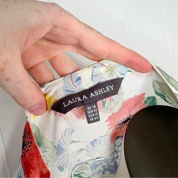 Laura Ashley Cotton Button Down Shirt Lightweight Floral Hydrangeas Spring Sz 12 - Picture 5 of 5